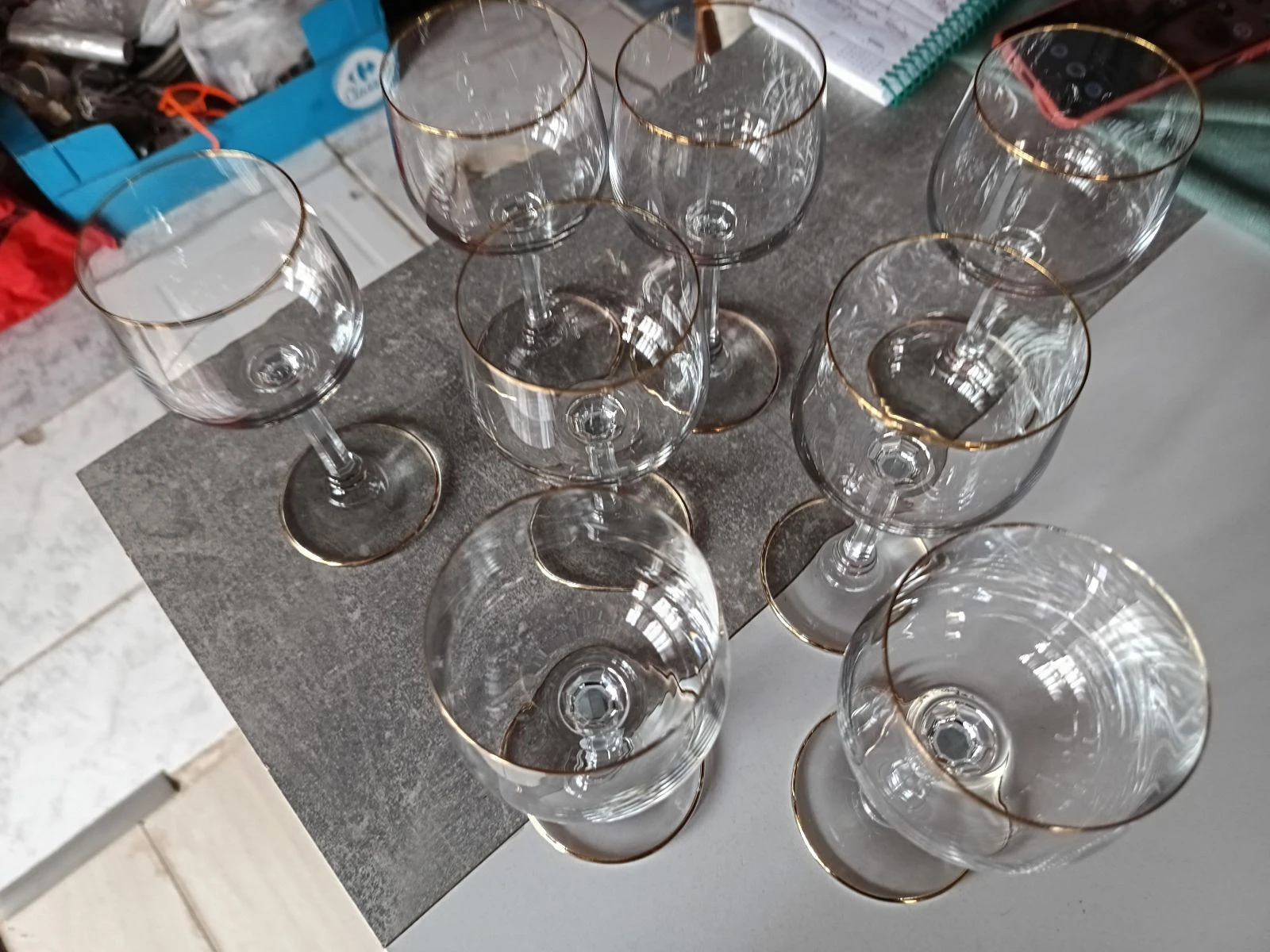 Set 8 copas vino con filigranas doradas en base y borde 